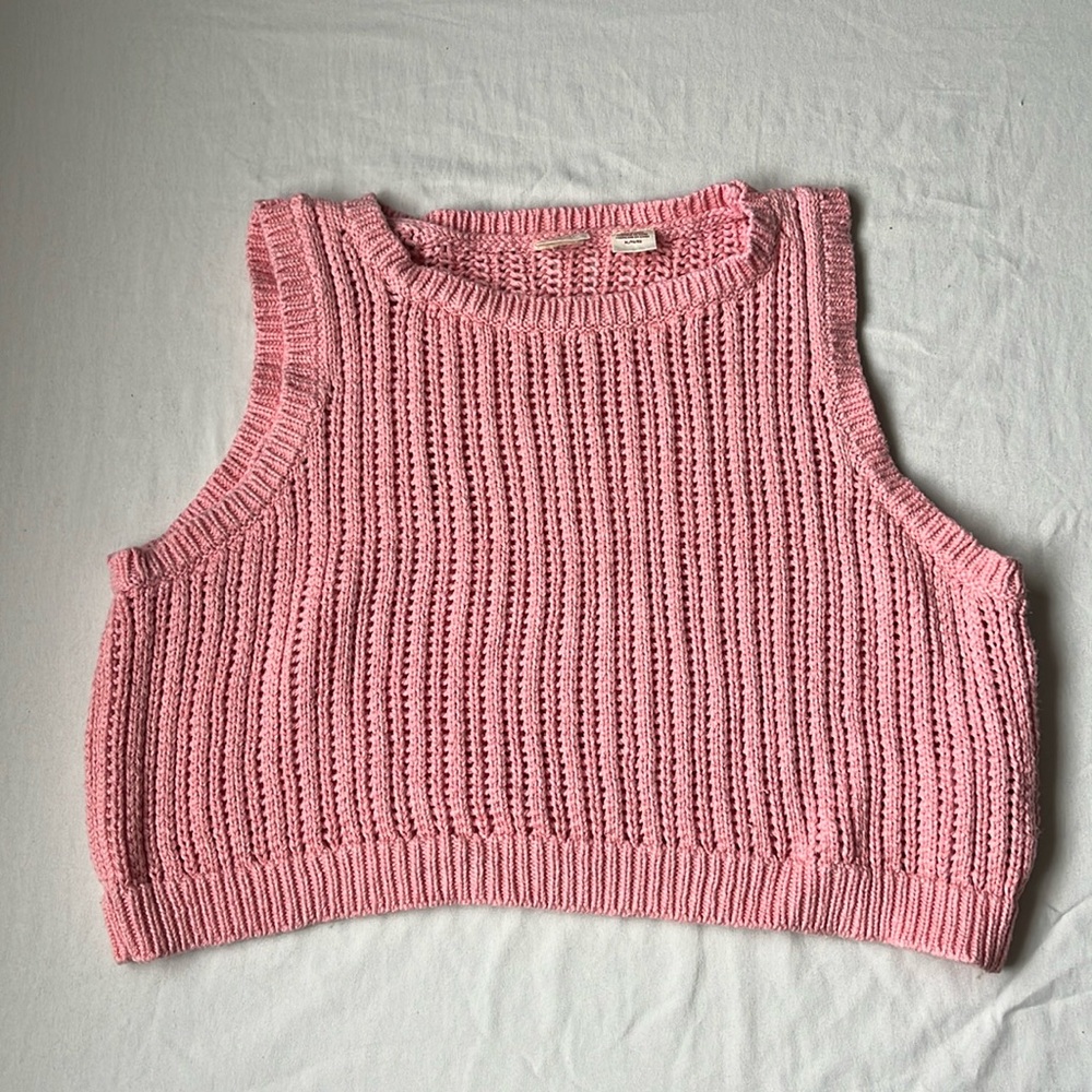 Levi’s women’s pink XL knit sweater vest